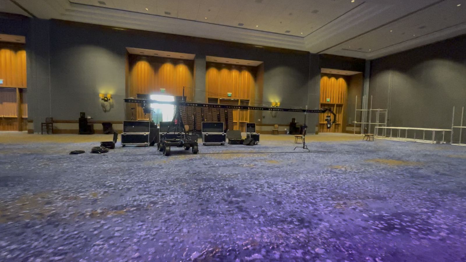 Behind the scenes Jib and room reveal.